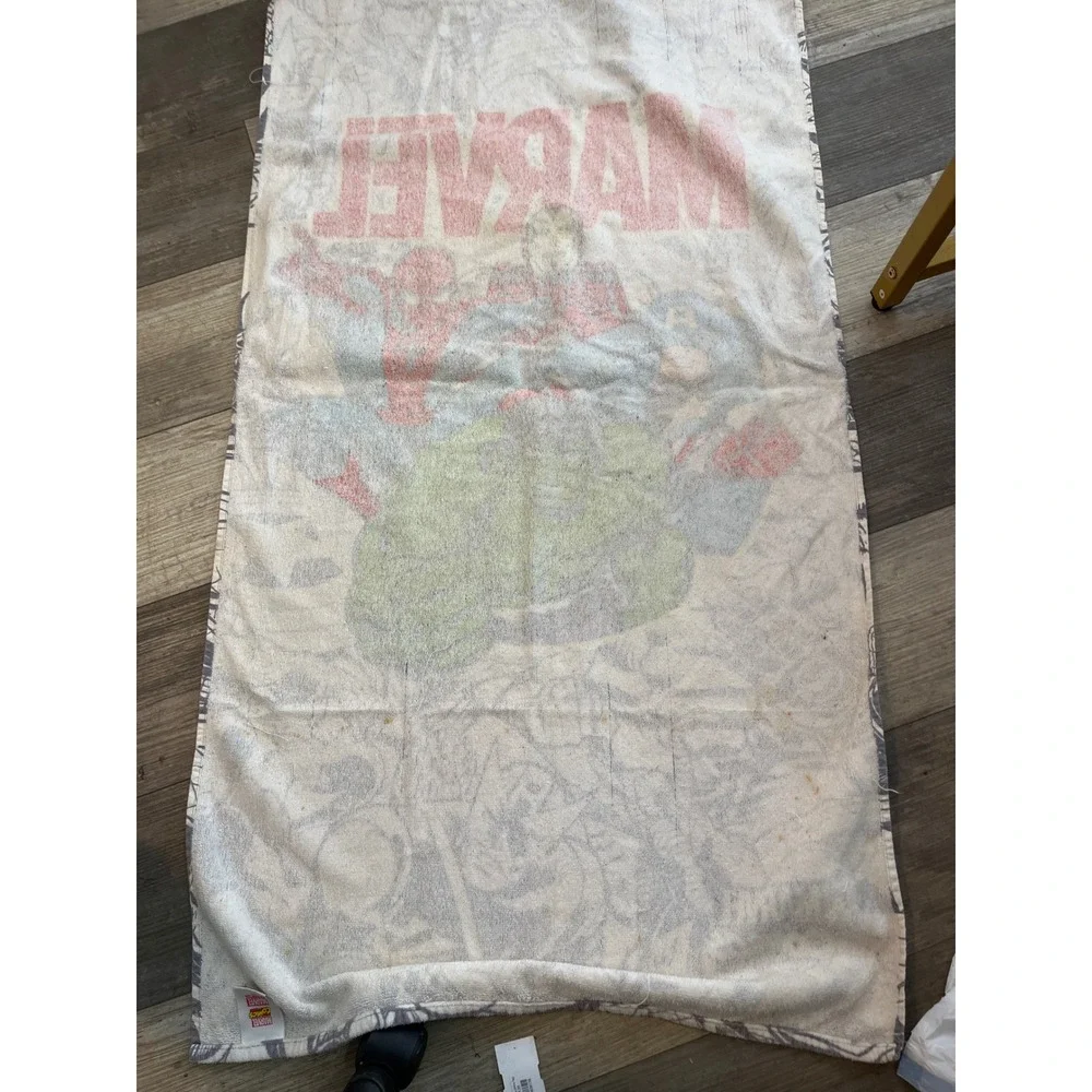 Marvel Comics Avengers‎  Beach Towel READ